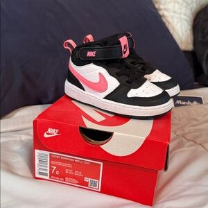 Toddler 7 Nike shoes